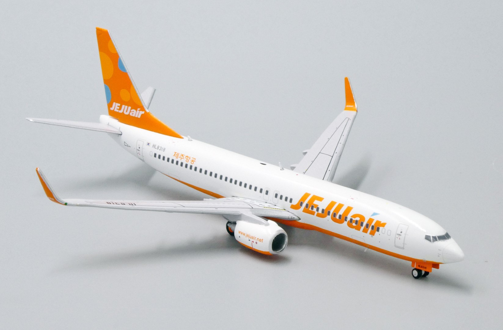 b737-800-jeju-air-hl8318.jpg