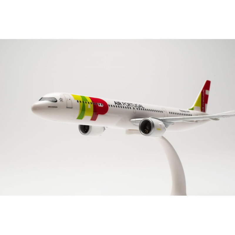 herpa Snap-Fit Modellflugzeug TAP Air Portugal Airbus A330-900neo - CS-Tus Infante D. Henrique Miniatur im Maßstab 1:200, Sammlerstück, Modell mit Standfuß, Kunststoff